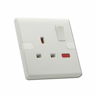 13A SOCKET WITH SWITCH BLACK VMAX V1 – 011