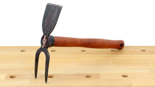 HOE AND FORK WITH WOODEN HANDLE(1X6x24) G513-26